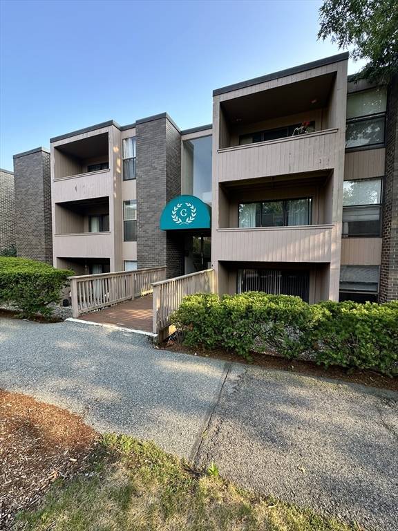 56 Shrewsbury Green Dr #G, Shrewsbury, MA 01545