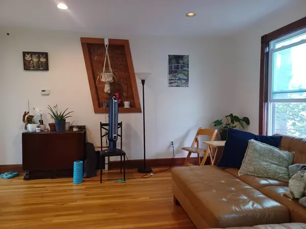 Brookline, MA 02445,16 Edwin Street #2
