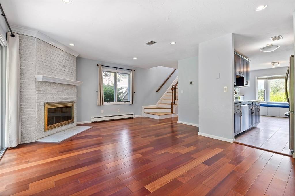Canton, MA 02021,84 Walpole St #5D