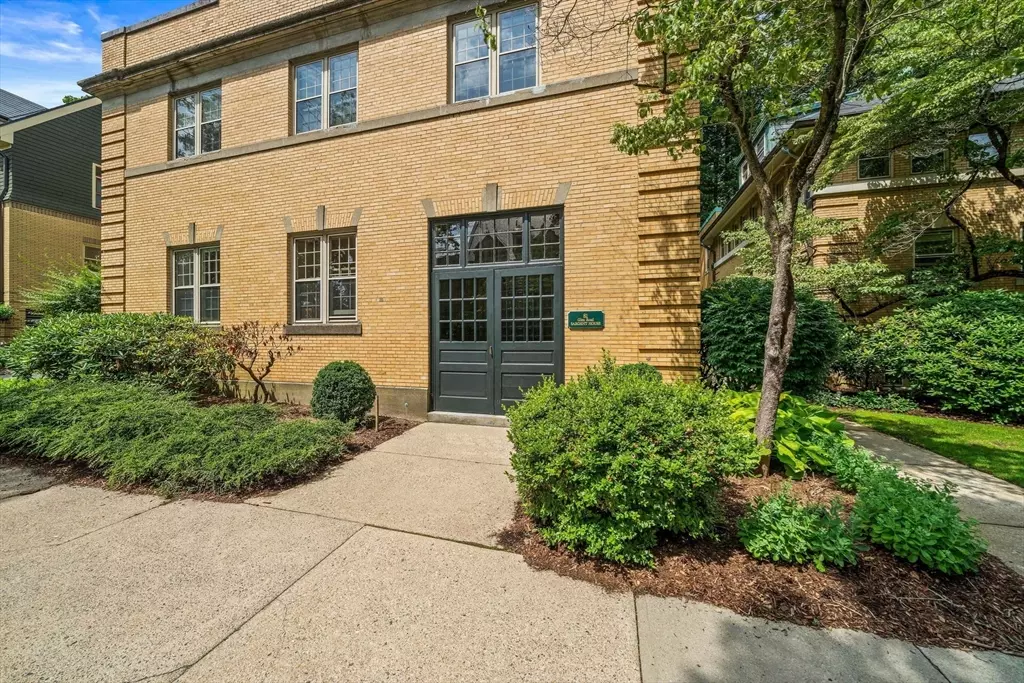 Brookline, MA 02445,81 Glen Road #S2