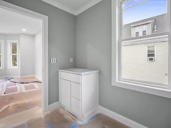 Boston, MA 02128,206 Byron St #2