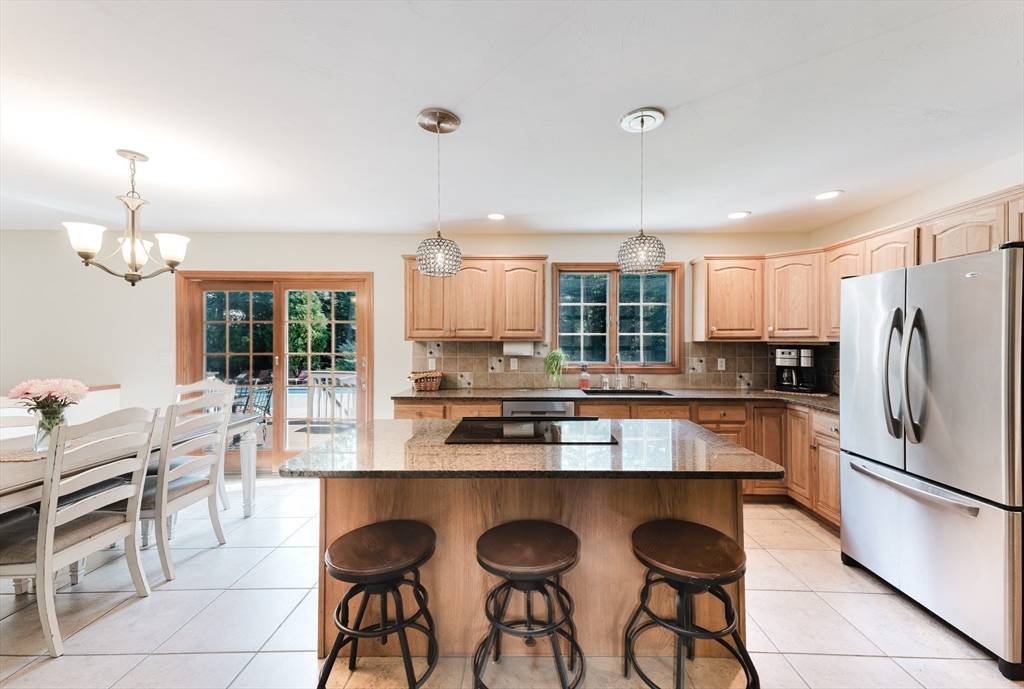 Dartmouth, MA 02747,16 Blueberry Ln