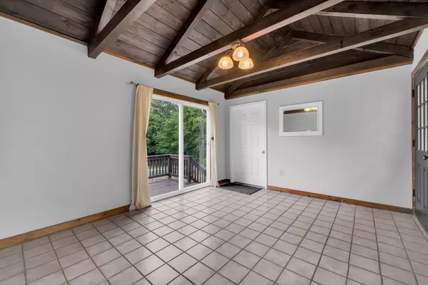 Sturbridge, MA 01566,157 Podunk Rd