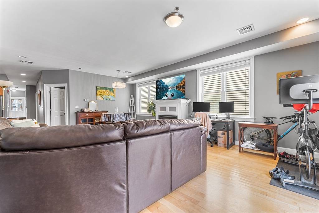 Boston, MA 02125,8-10 Howell St #4