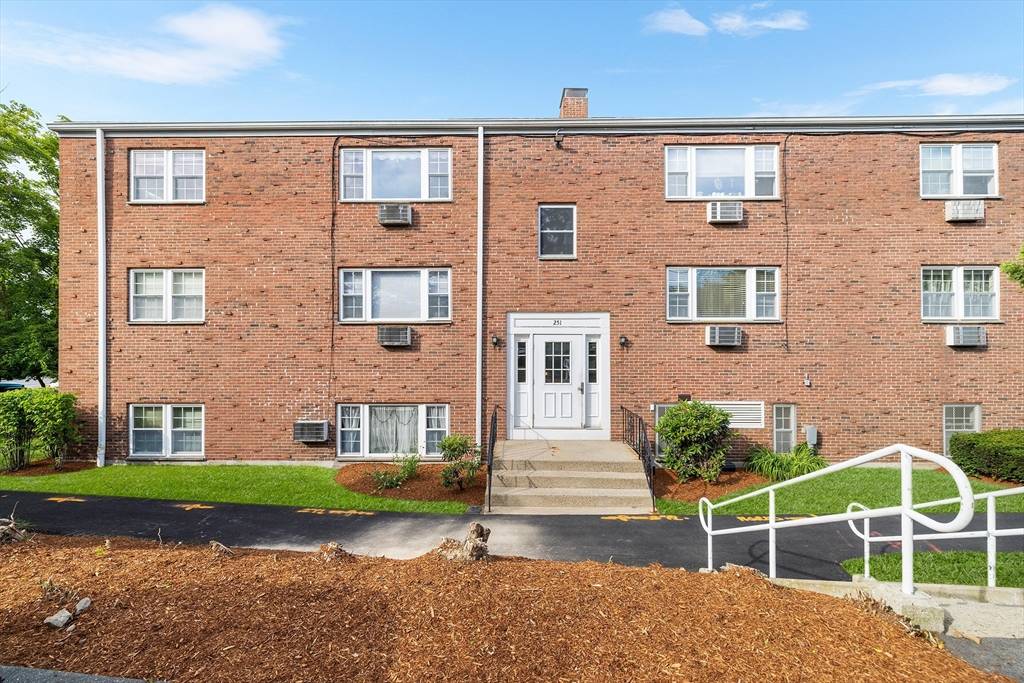 251 Rock St #B4, Norwood, MA 02062