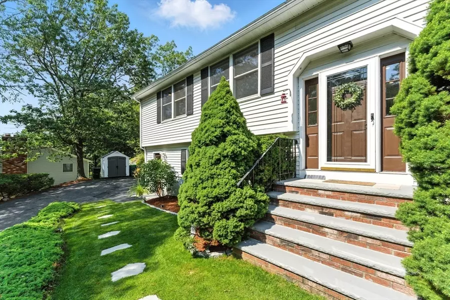40 Waltham St, Woburn, MA 01801
