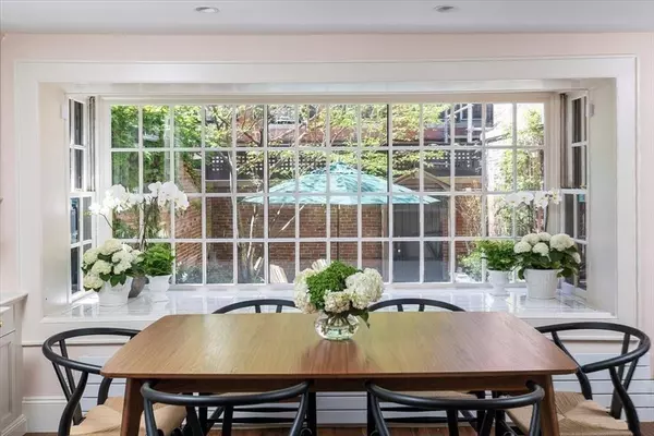 16 W Cedar St, Boston, MA 02108