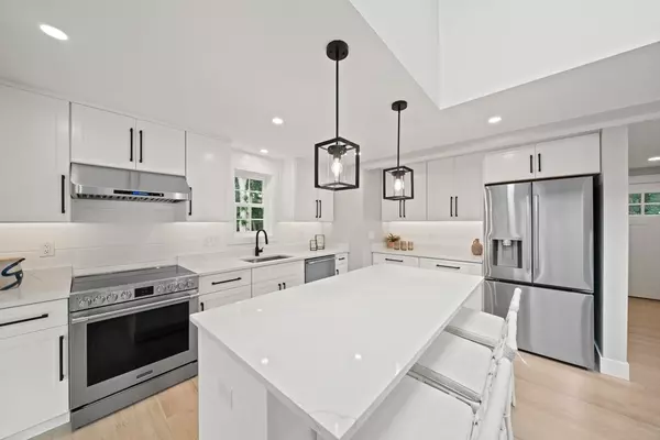 Marshfield, MA 02050,60 Pleasant Street
