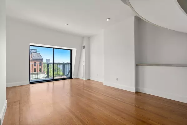 Boston, MA 02110,28 Atlantic Ave #527-627