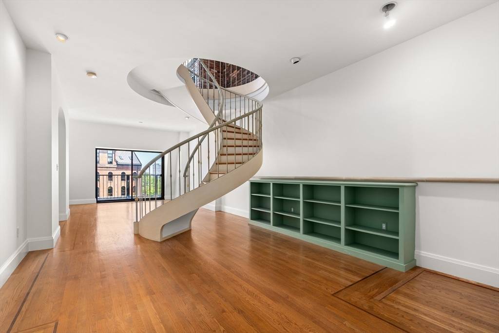 Boston, MA 02110,28 Atlantic Ave #527-627