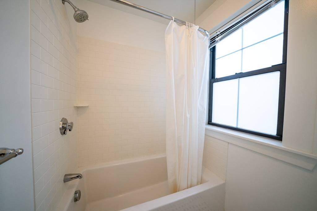Newton, MA 02467,219 Commonwealth Ave #12
