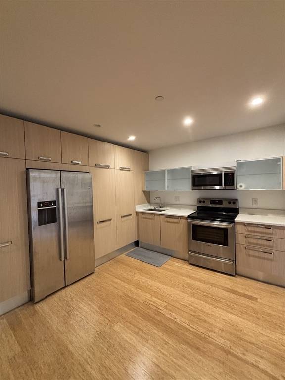 691 Massachusetts Ave ##408, Boston, MA 02118