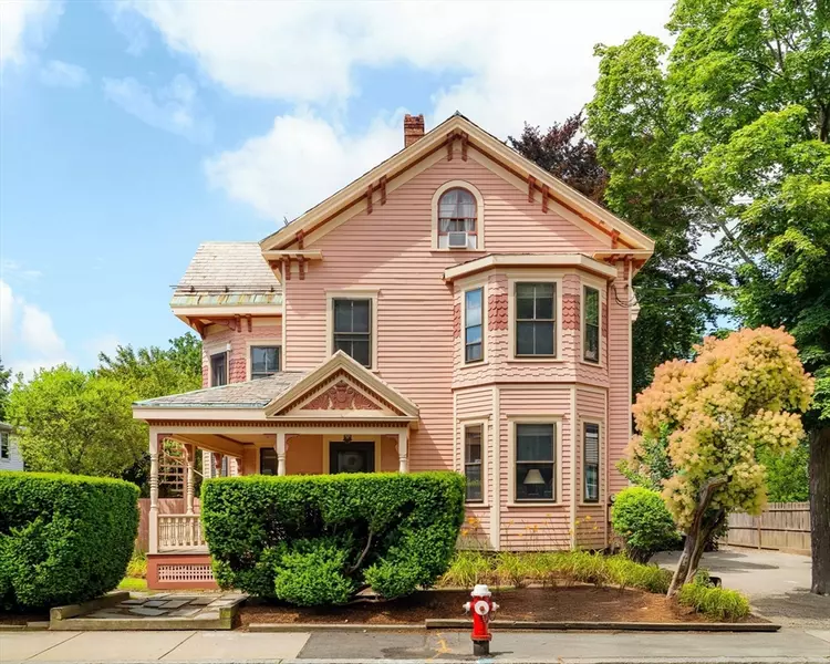 19 Irving St, Watertown, MA 02472