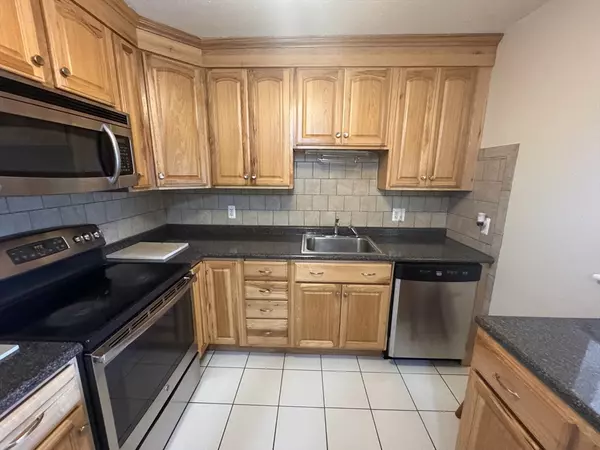 Framingham, MA 01702,11 Weld St #37