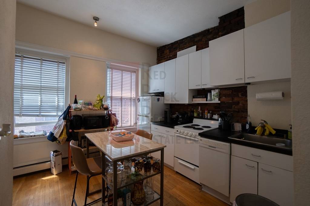 Boston, MA 02114,57 Myrtle St #4F