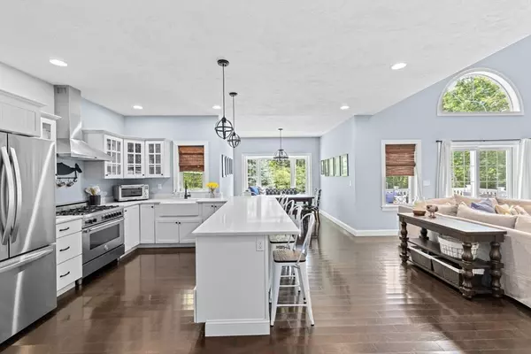 5 Bosuns Lane, Bourne, MA 02532