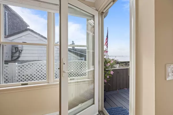 Provincetown, MA 02657,521 Commercial St #2