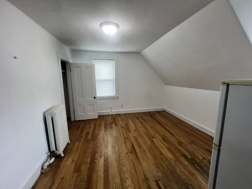 Waltham, MA 02453,240 Crescent St #9
