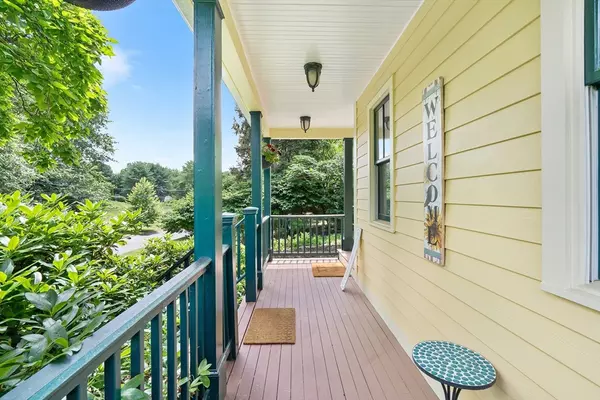 Lexington, MA 02421,18 Blossom St
