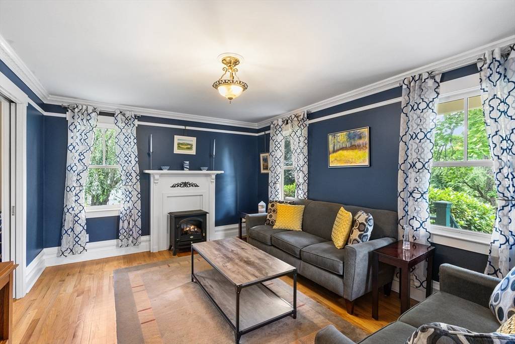 Lexington, MA 02421,18 Blossom St