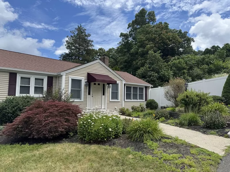 8 Grace Rd, Woburn, MA 01801