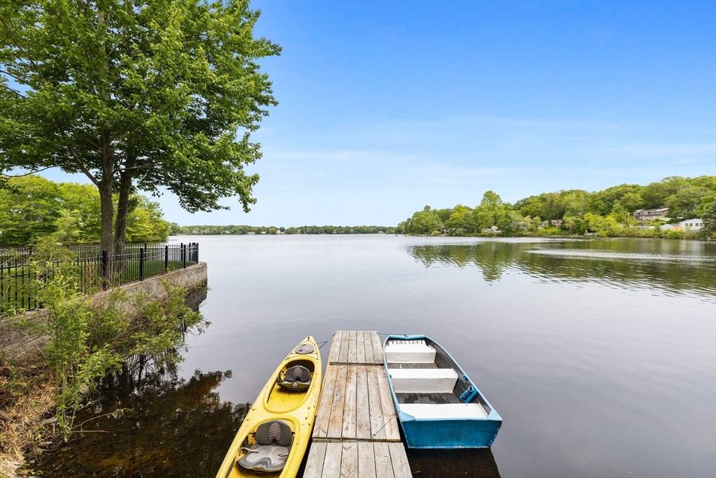 17 Woodbine Rd, Weymouth, MA 02189