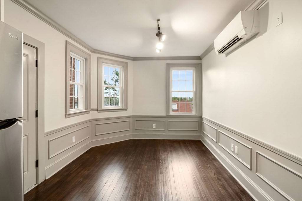 Cambridge, MA 02138,9 Dana St #33