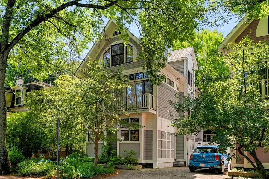 11 Frost Street #11, Cambridge, MA 02140