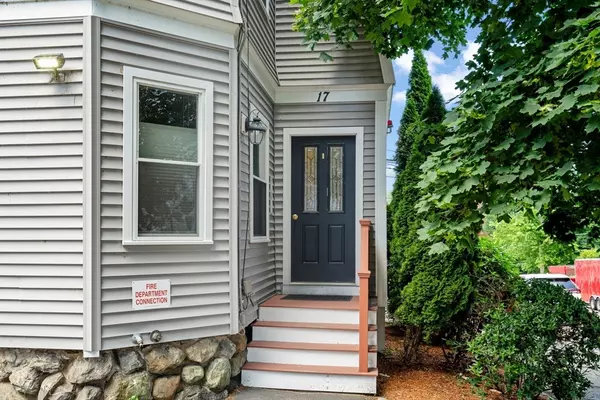 Waltham, MA 02453,17 Robbins St #2-2