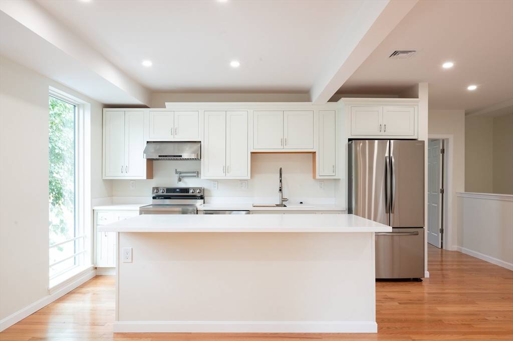 171 Everett St #2, Boston, MA 02134