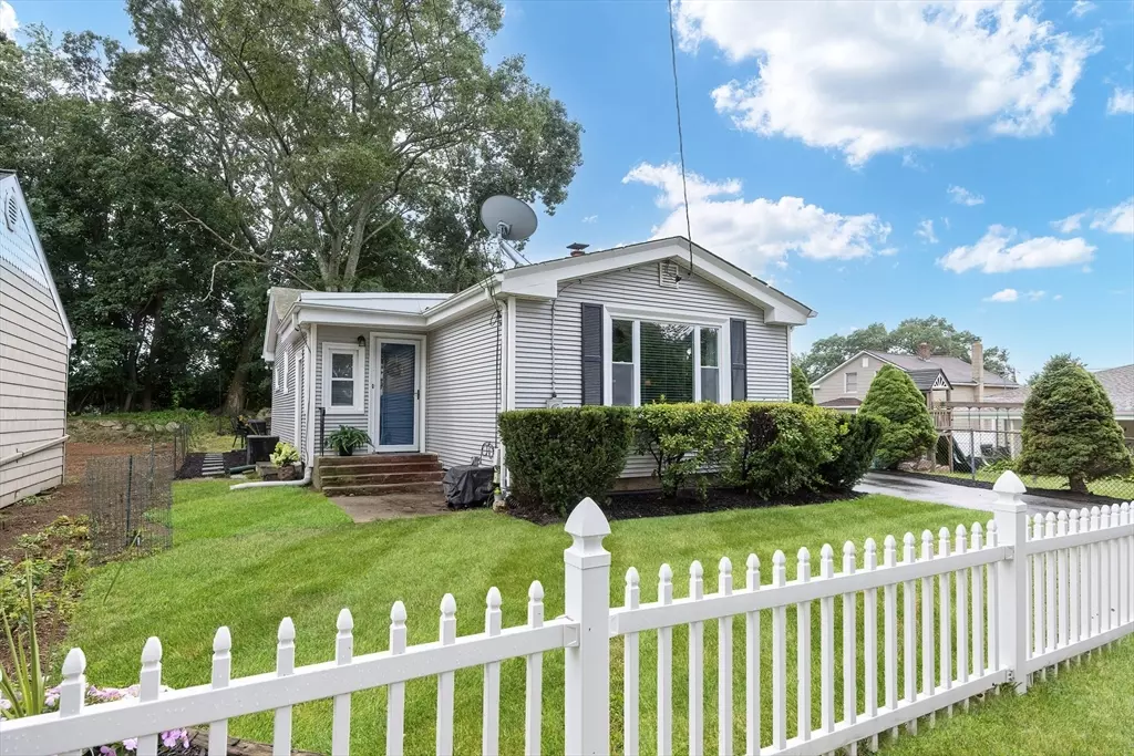 Cumberland, RI 02864,9 Pequot Avenue