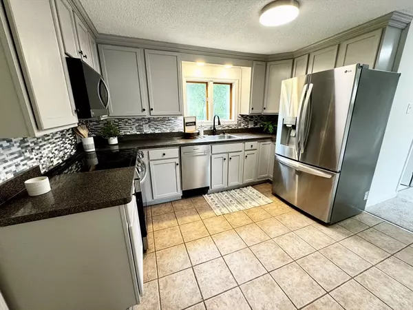 Taunton, MA 02780,9 Bliss St