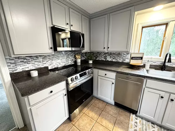 Taunton, MA 02780,9 Bliss St