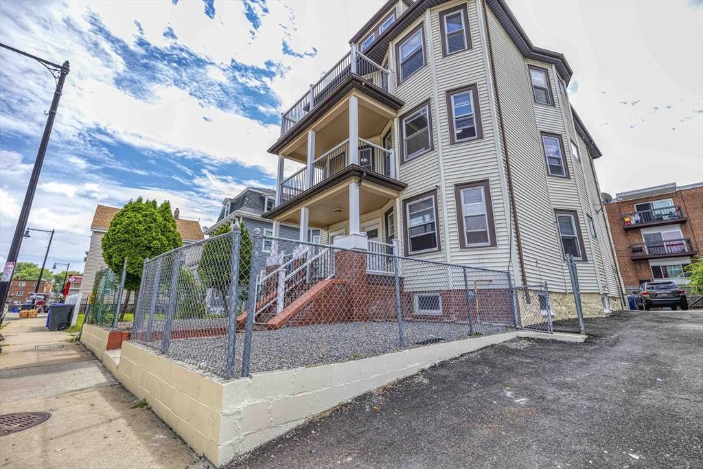 1002 River St #2, Boston, MA 02136