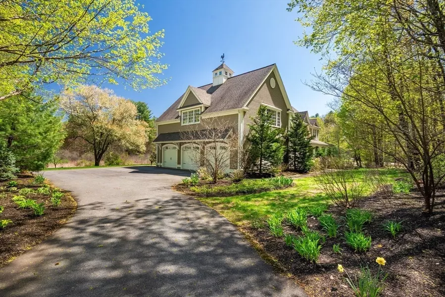 33 Old Concord Rd, Lincoln, MA 01773