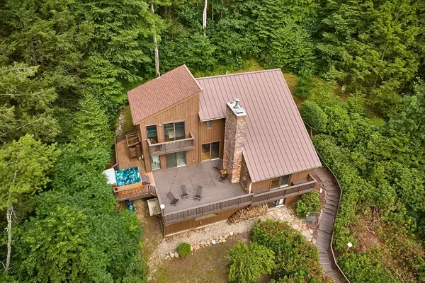 12 Bray Ct, Pelham, MA 01002