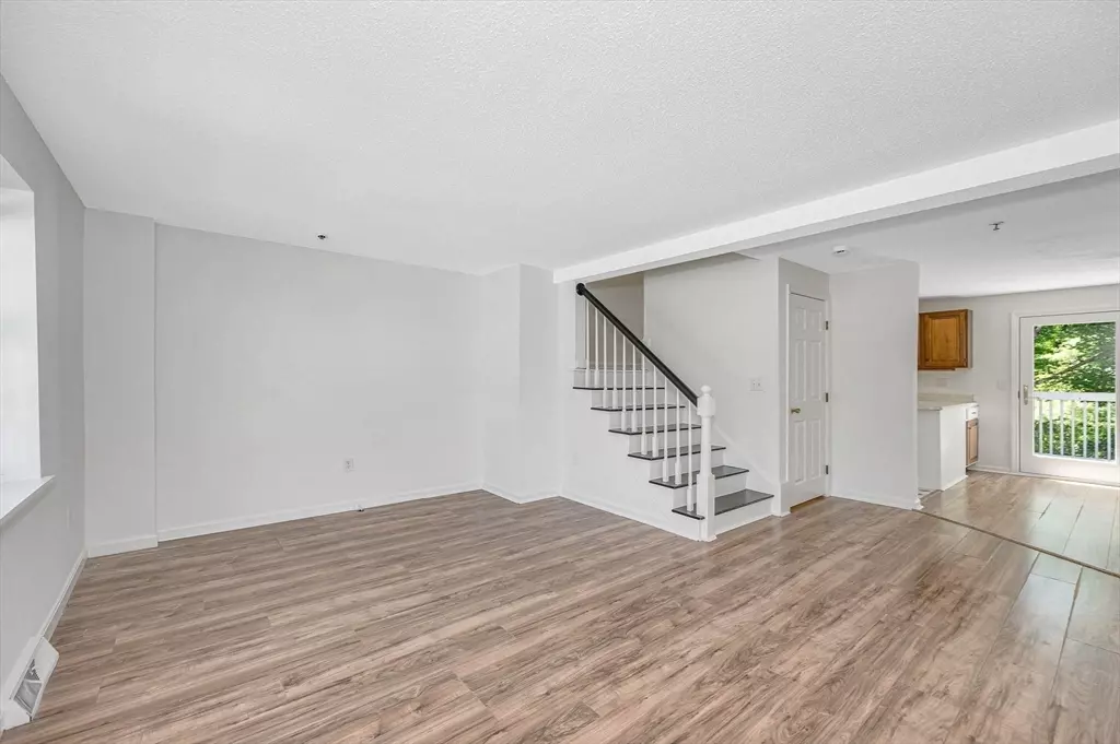 Dracut, MA 01826,161 Flower Ln #13