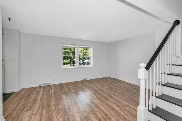 Dracut, MA 01826,161 Flower Ln #13