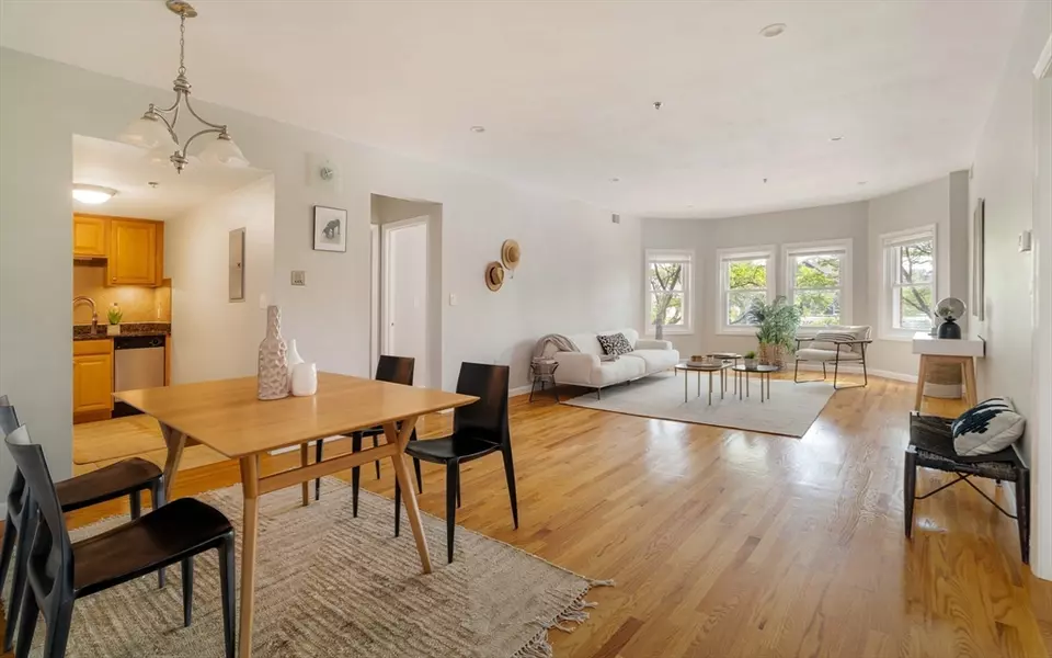 2456 Massachusetts Avenue #201, Cambridge, MA 02140
