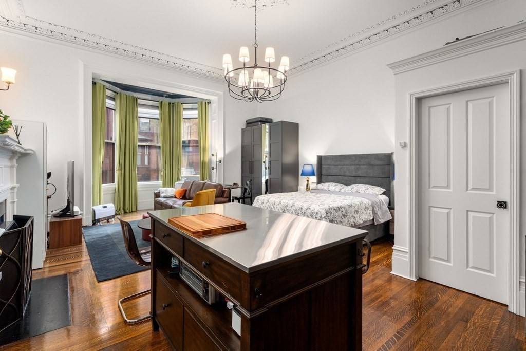 Boston, MA 02116,105 Beacon St #5A
