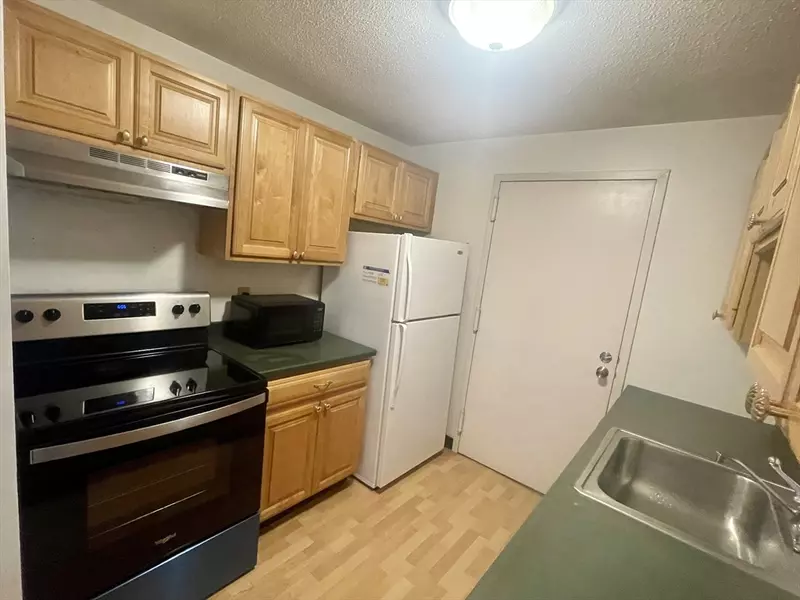 9 Village Rock Ln #11, Natick, MA 01760