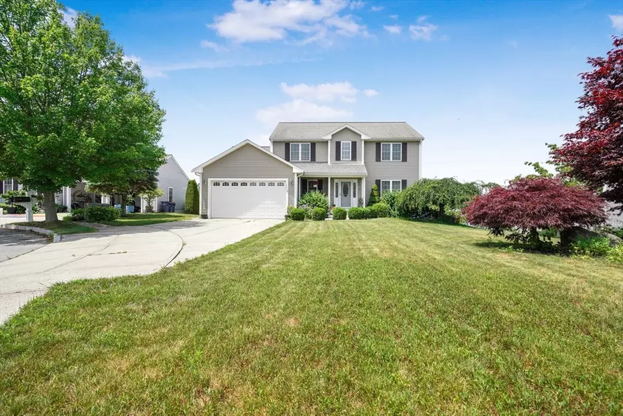 9 Aranea Cir, New Bedford, MA 02740