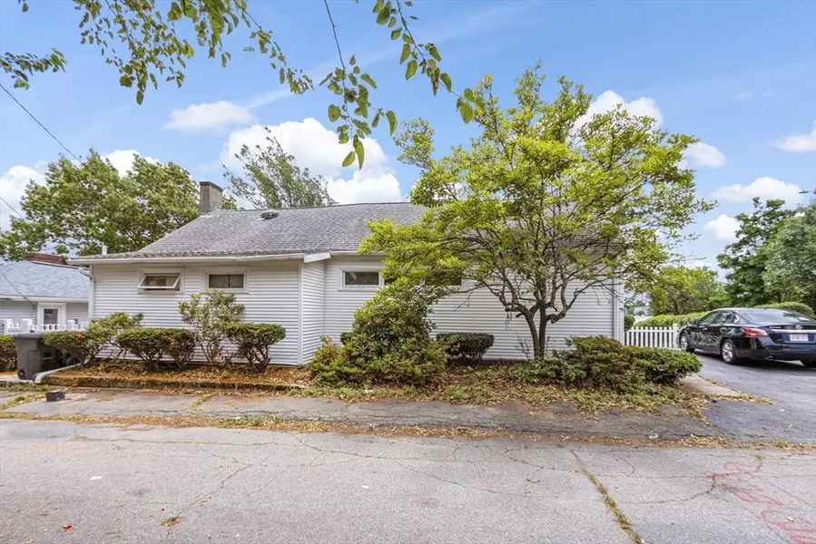 53 Riverbank Rd, Quincy, MA 02169