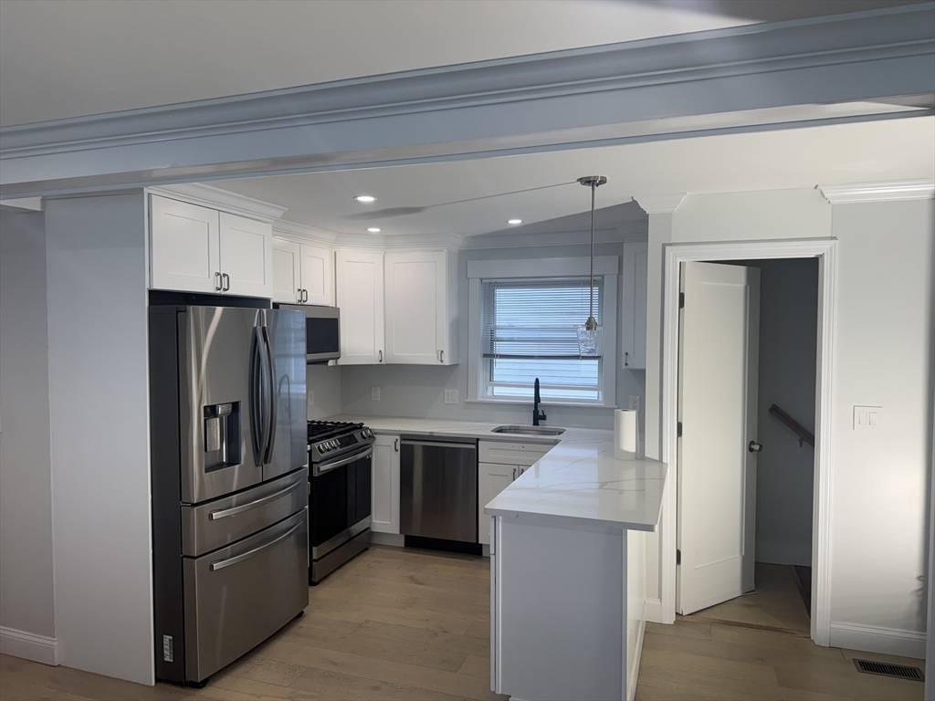 Medford, MA 02155,17 Chery St #1