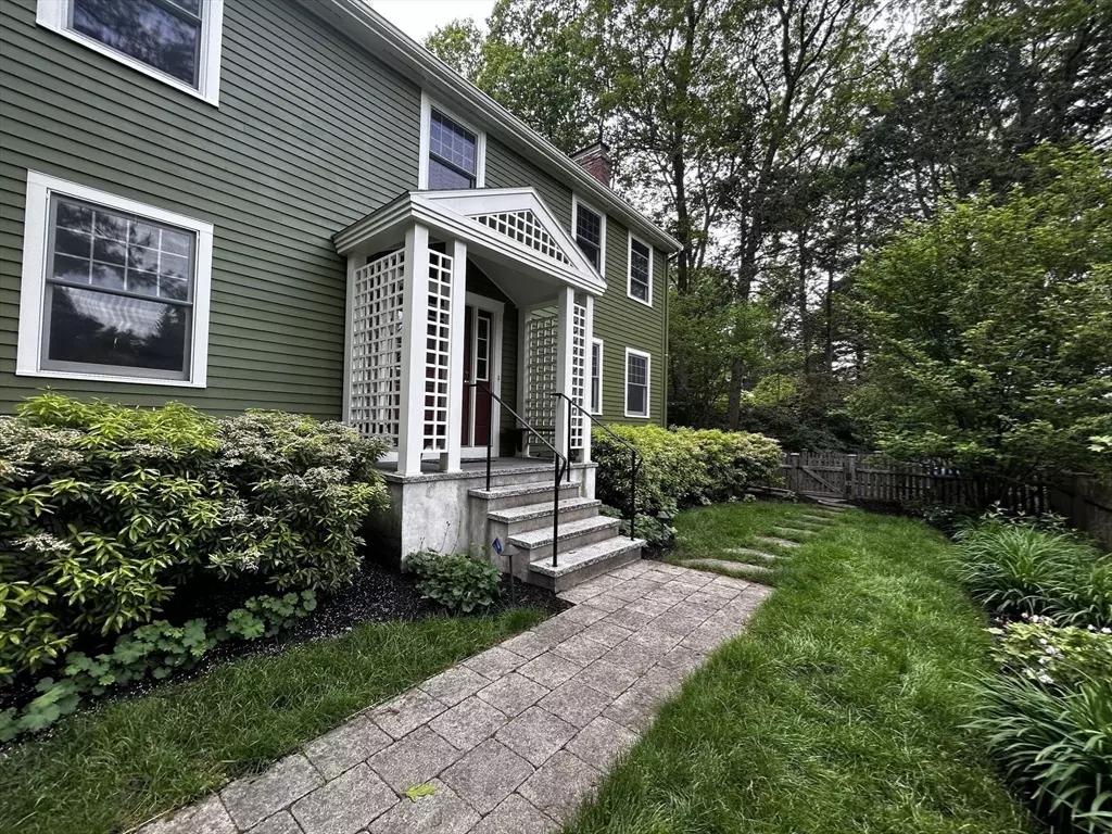 Westwood, MA 02090,162 Mayfair Dr