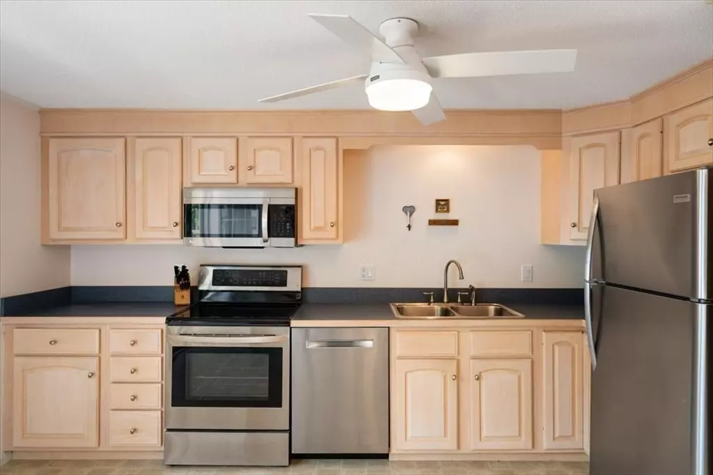 Attleboro, MA 02703,16 George Street #9