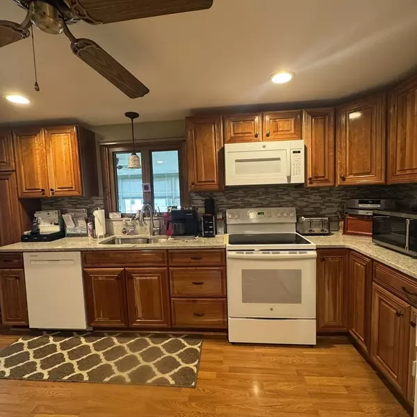 Taunton, MA 02780,37 James St