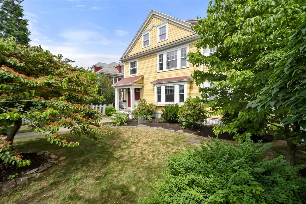 Belmont, MA 02478,7 Pine Street #7