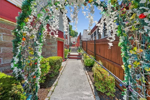 Fall River, MA 02720,243 Crescent St