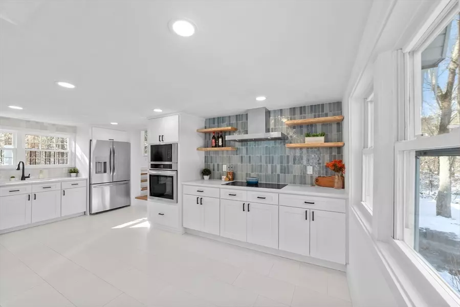 44 Abington St, Hingham, MA 02043